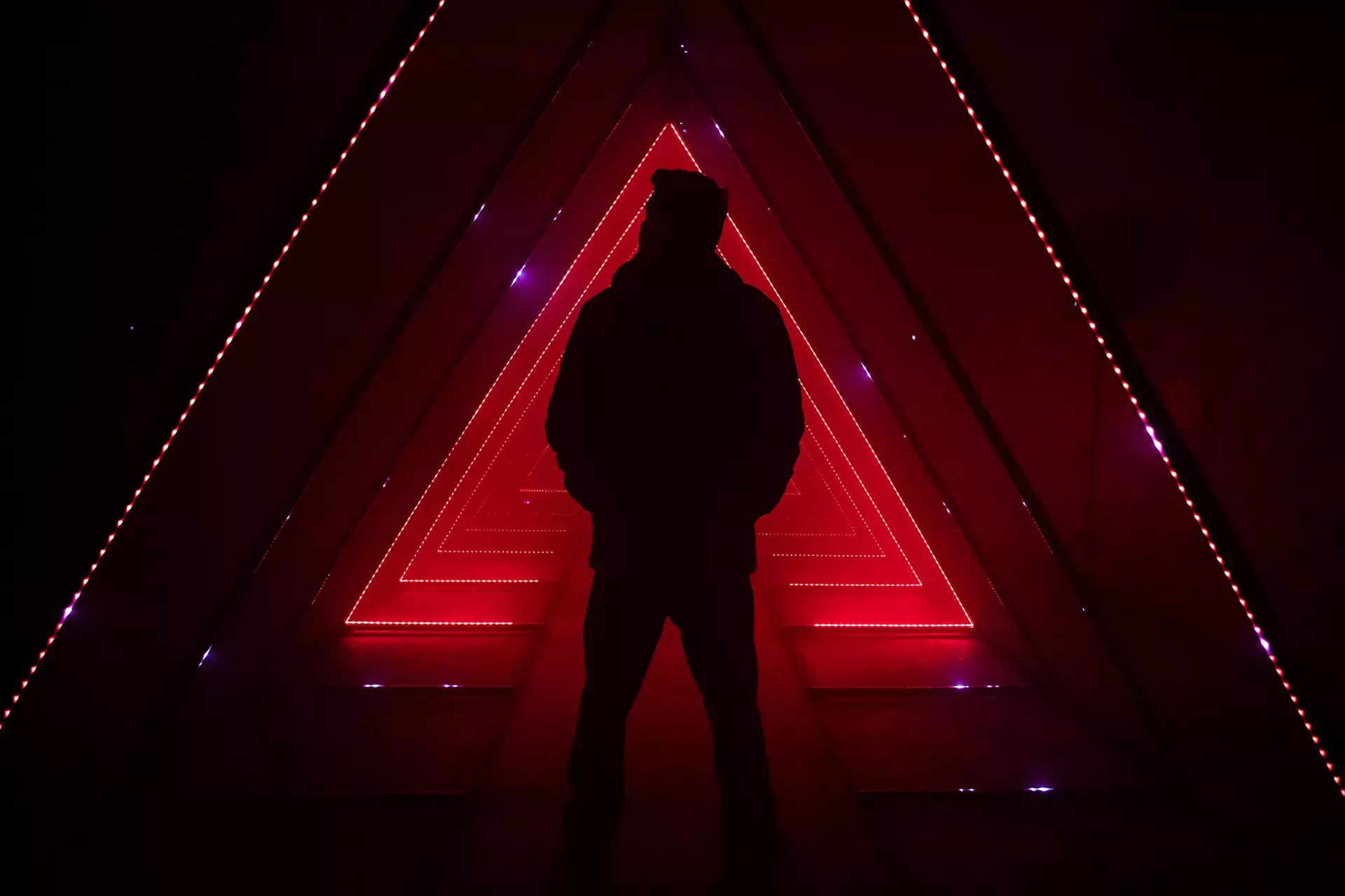 TRIANGLED: Immersive Light Installation - Set Design